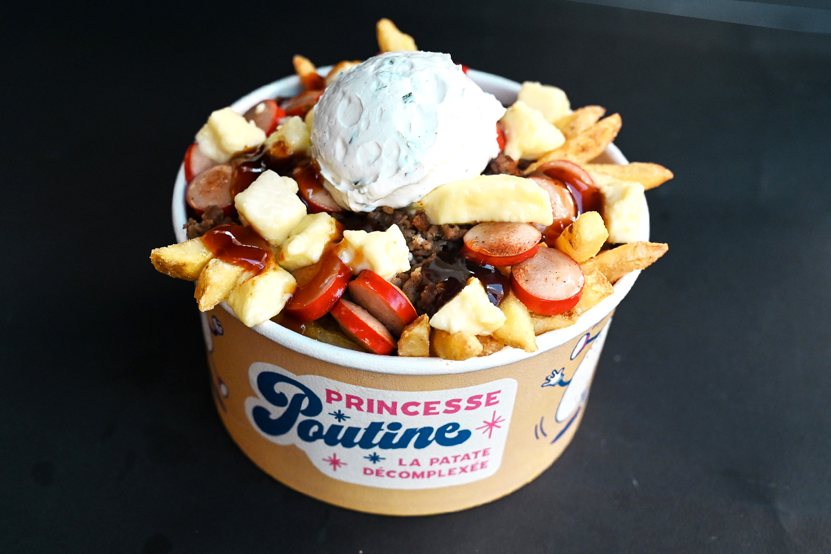 🥔 Poutine T-Rex  🧀 🥩 🌭 ⚪️