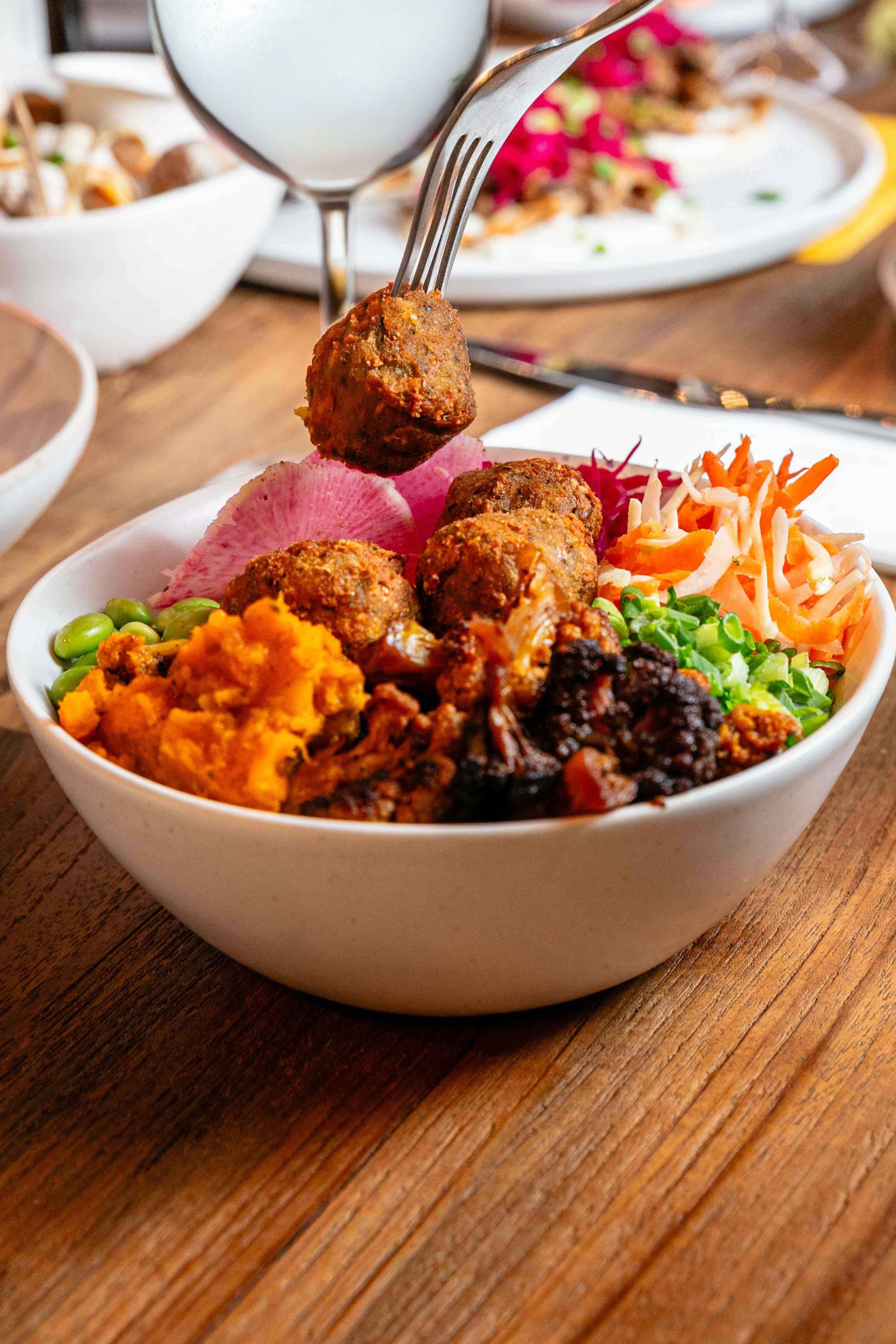 Veggies Bowl – Légumes, falafel et riz vinaigré