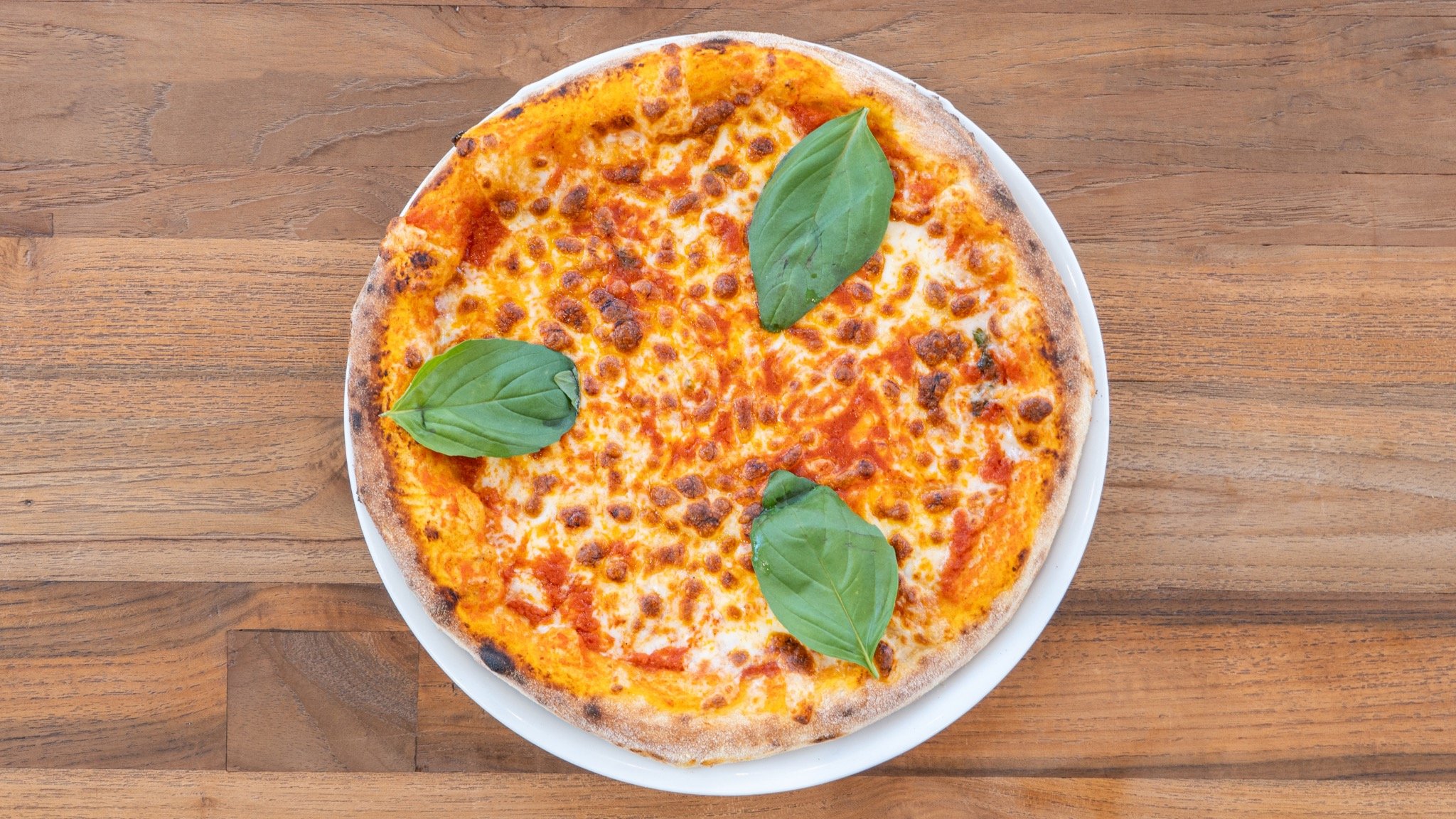 Pizza Margherita – Mozzarella & basilic