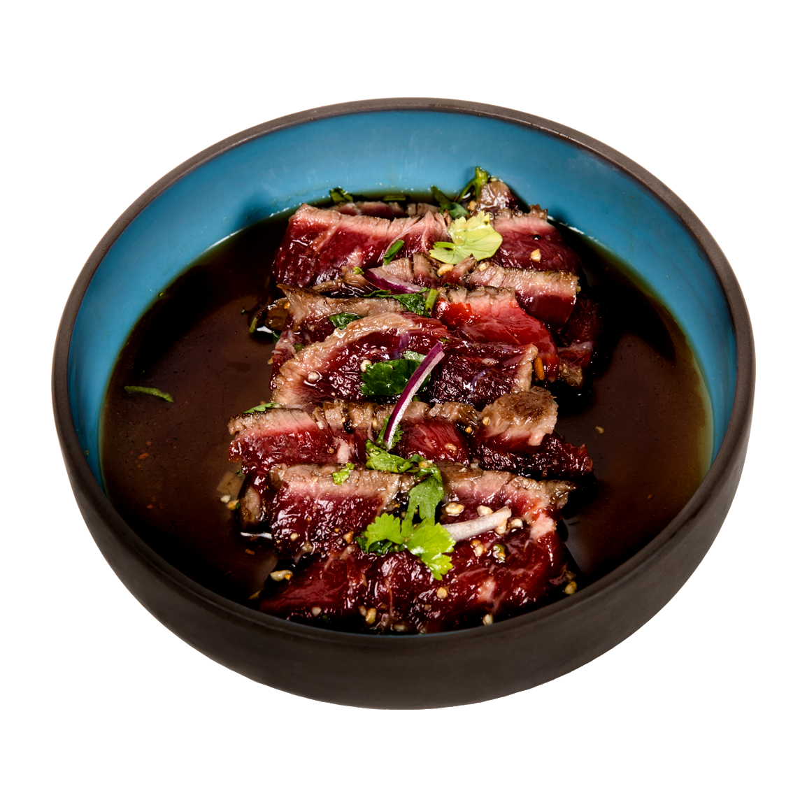 10 pièces de sashimi boeuf snacké marinade nikkei, riz grillé des Andes, coriandre, échalote, maïs cancha, oignon rouge et piment jalapeño. <br />Servi avec un bol de riz vinaigré.