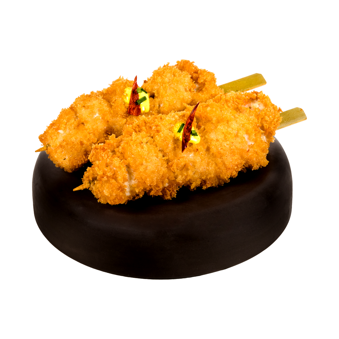 Deux brochettes de poulet à l'ail pané tempura, sasuce anticucho, aji amarillo, aji panca, ciboulette