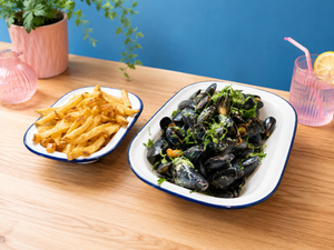 Moules Bouchot marinières et leurs frites fraiches